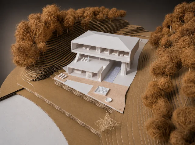 建築の空間構成と地形の関係を検討する住宅模型